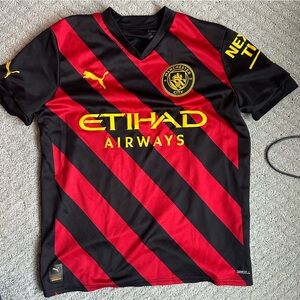 Manchester City soccer jersey size L